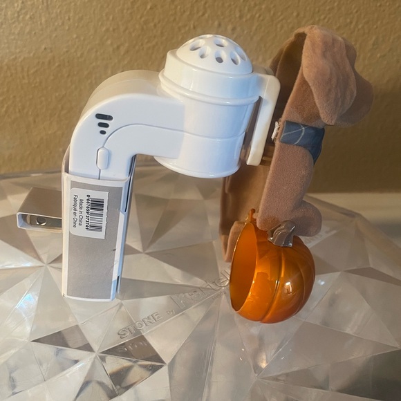 Bath & Body Works Golden Retriever Dog with Pumpkin Wall Flower NEW & CUTEE! - Picture 16 of 16